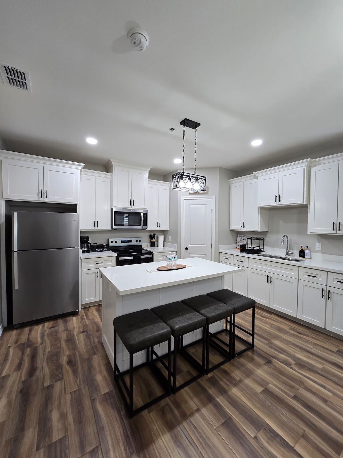 Full kitchen · Photo 5 of 40