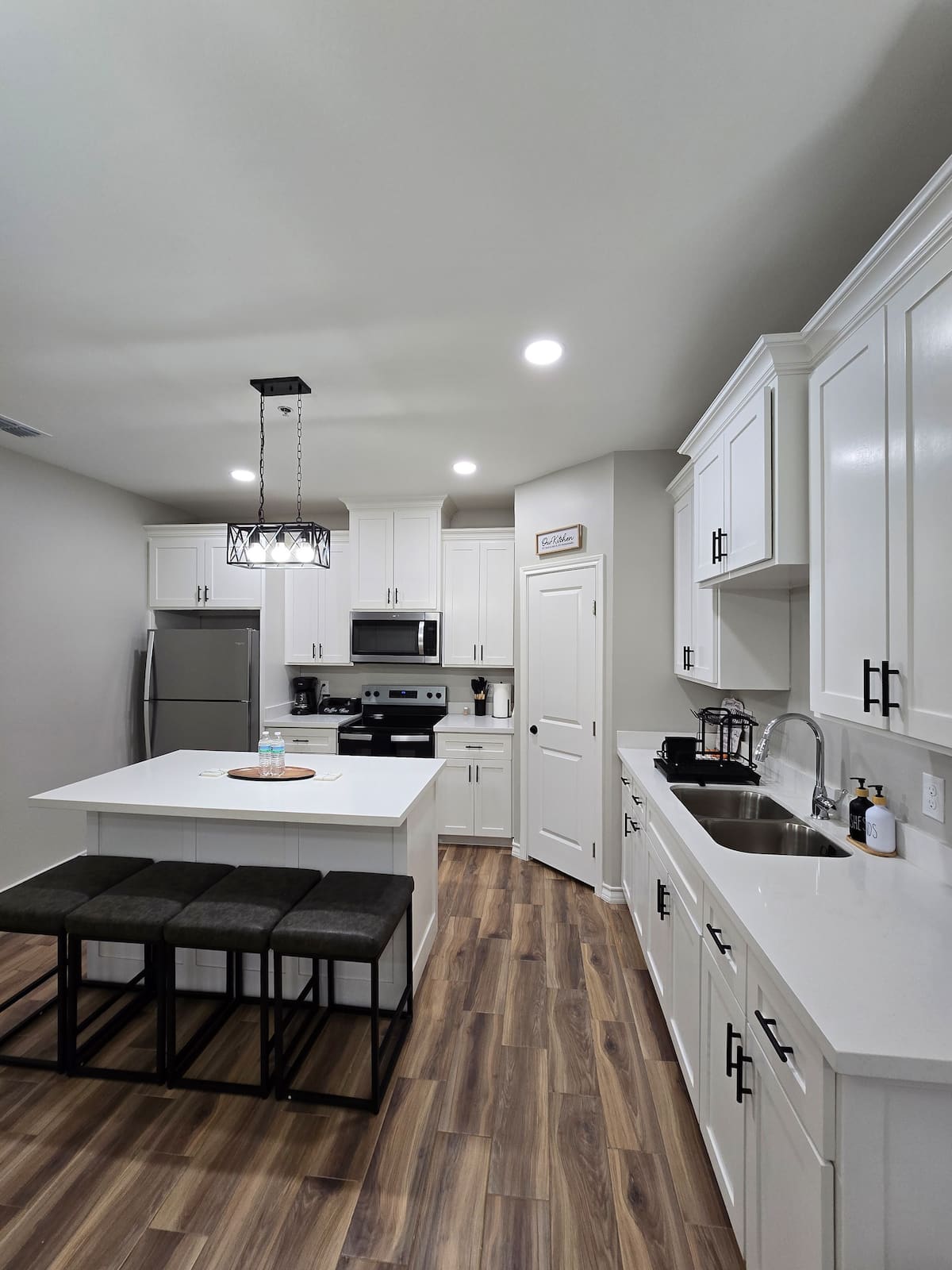 Full kitchen · Photo 6 of 40