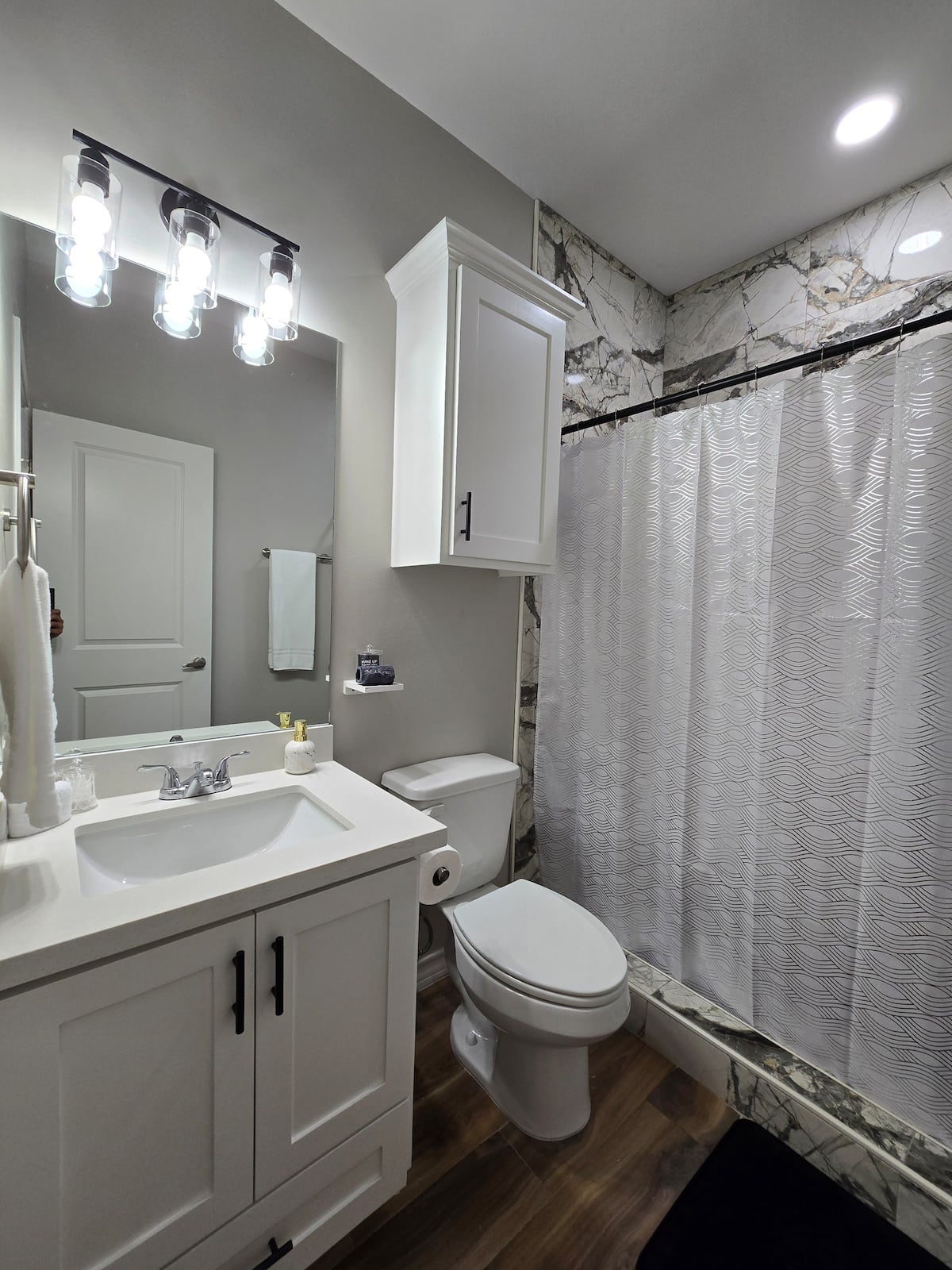 Full bathroom 1 · Photo 27 of 40