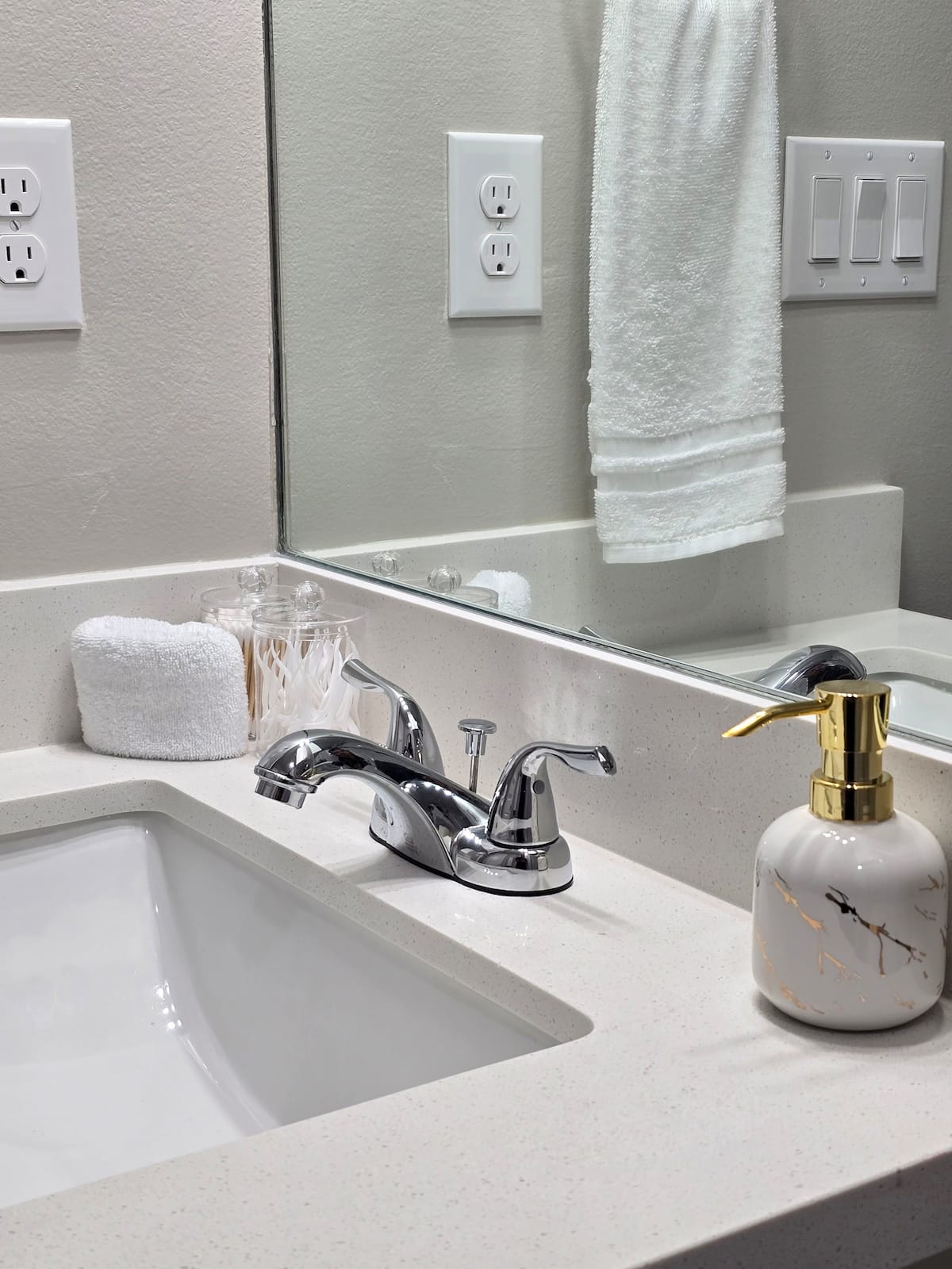 Full bathroom 1 · Photo 28 of 40