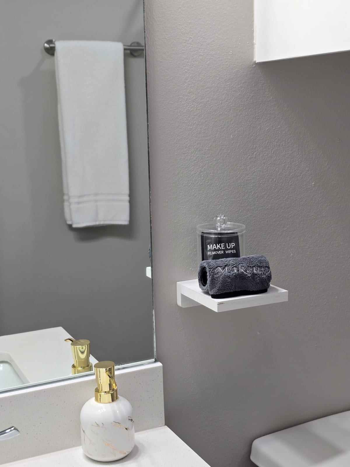 Full bathroom 1 · Photo 29 of 40