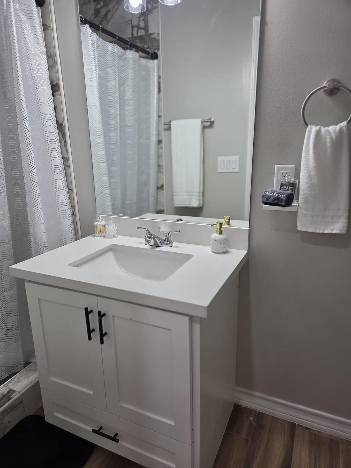 Full bathroom 2 · Photo 34 of 40