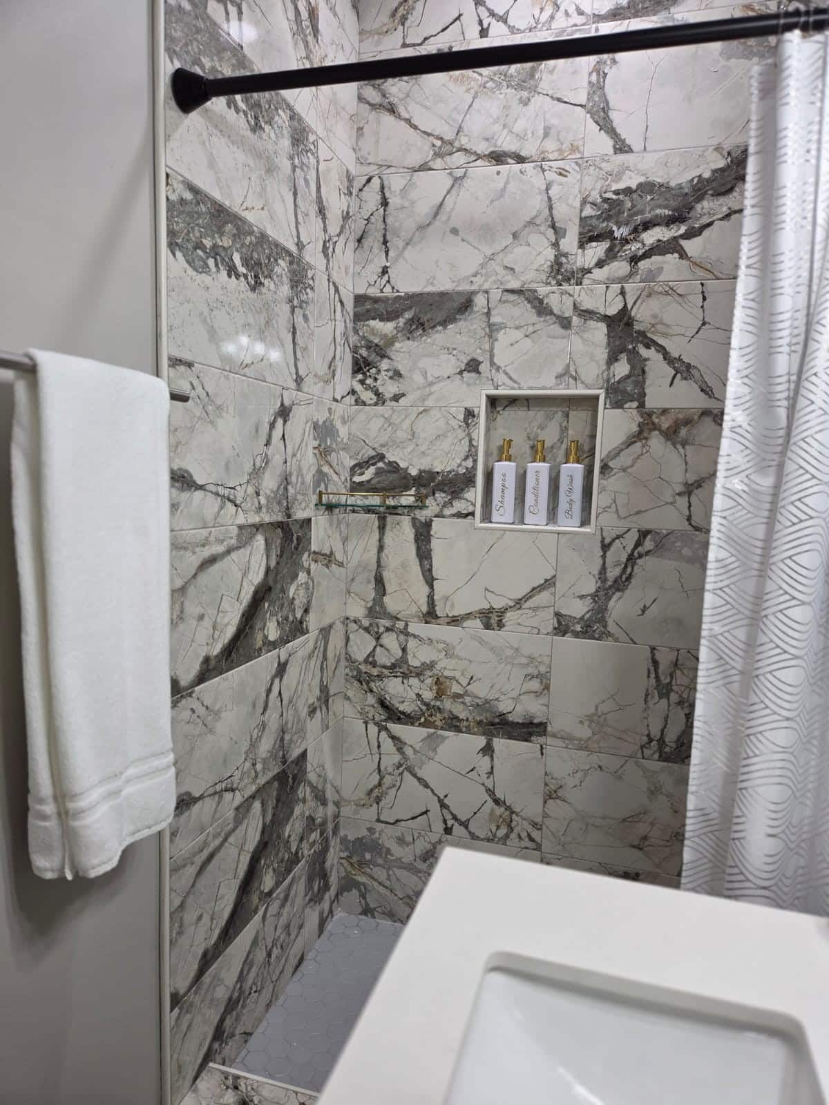 Full bathroom 2 · Photo 36 of 40