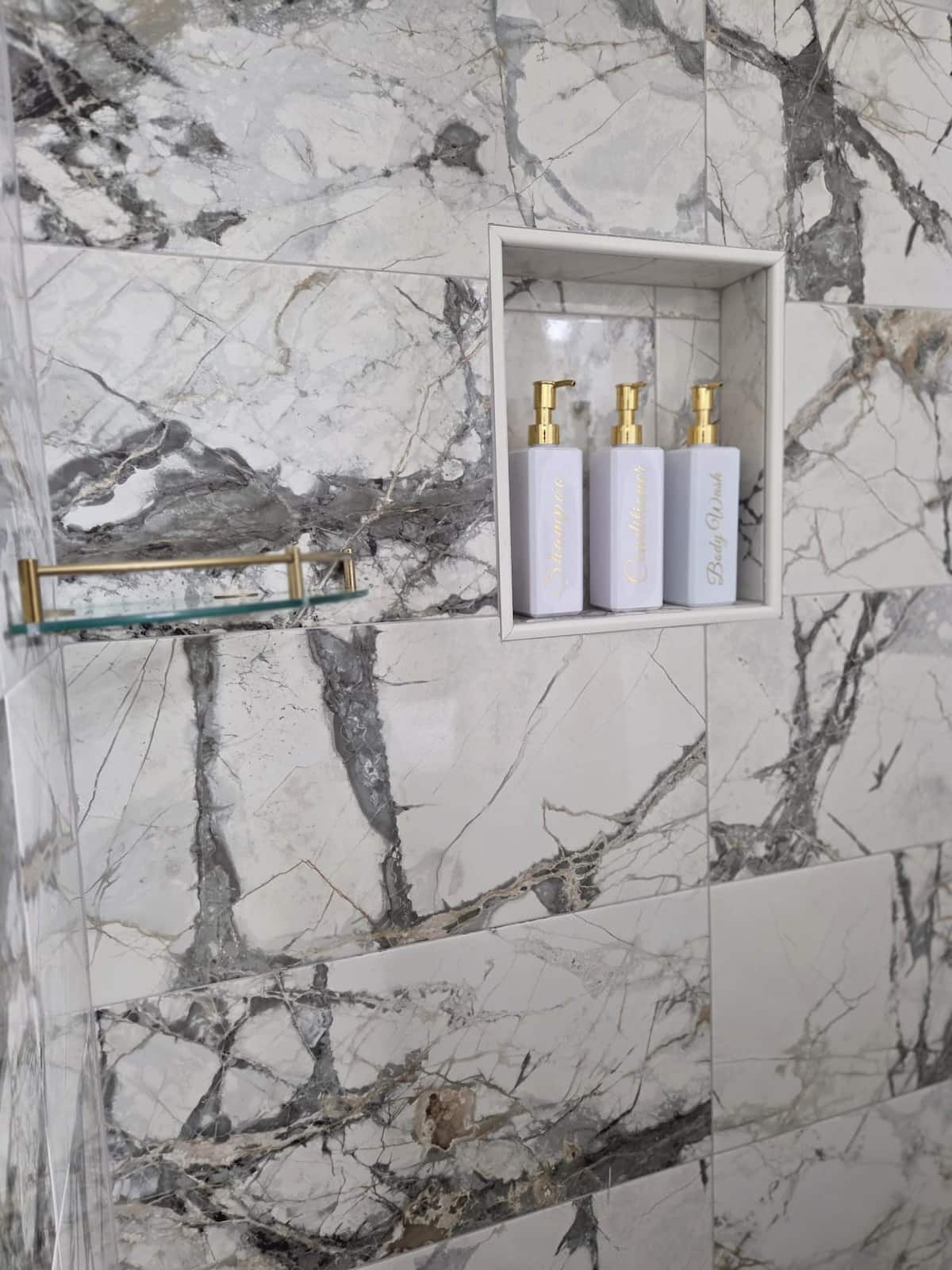 Full bathroom 2 · Photo 37 of 40