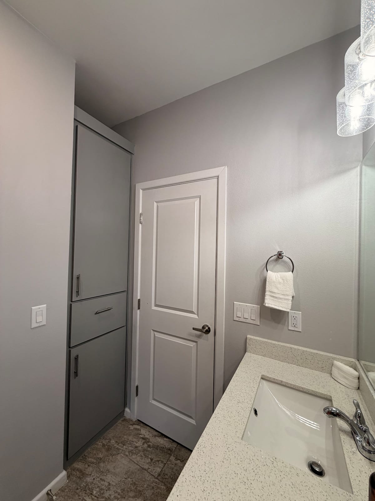 Full bathroom 1 · Photo 8 of 14