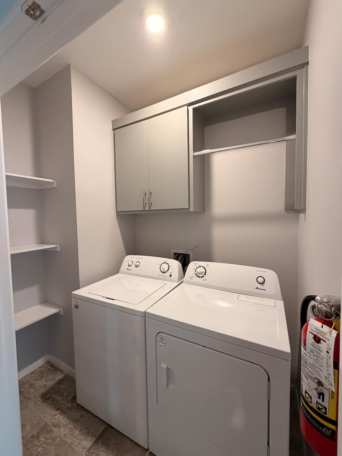 Laundry area · Photo 11 of 14