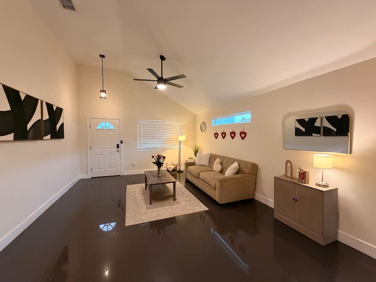 McAllen Home - Master King Bed - Prime Location