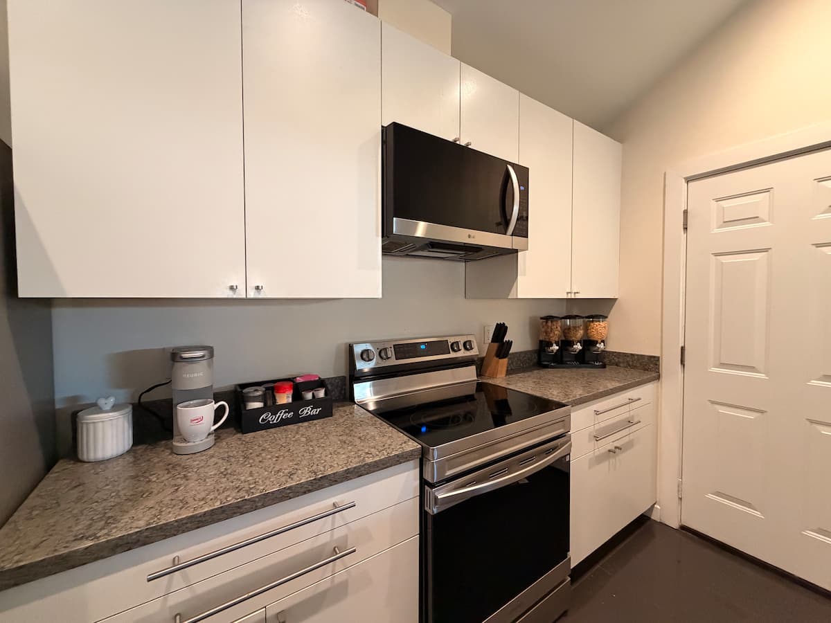 Full kitchen · Photo 3 of 17