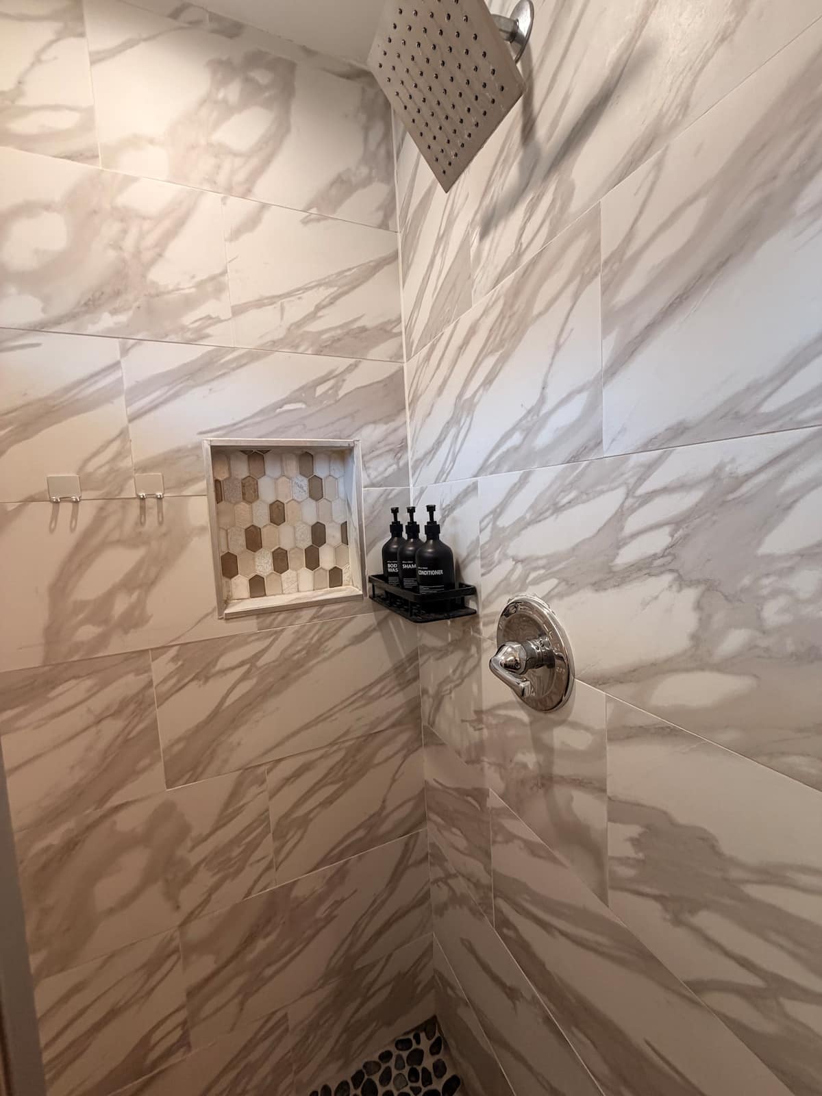 Full bathroom · Photo 15 of 17