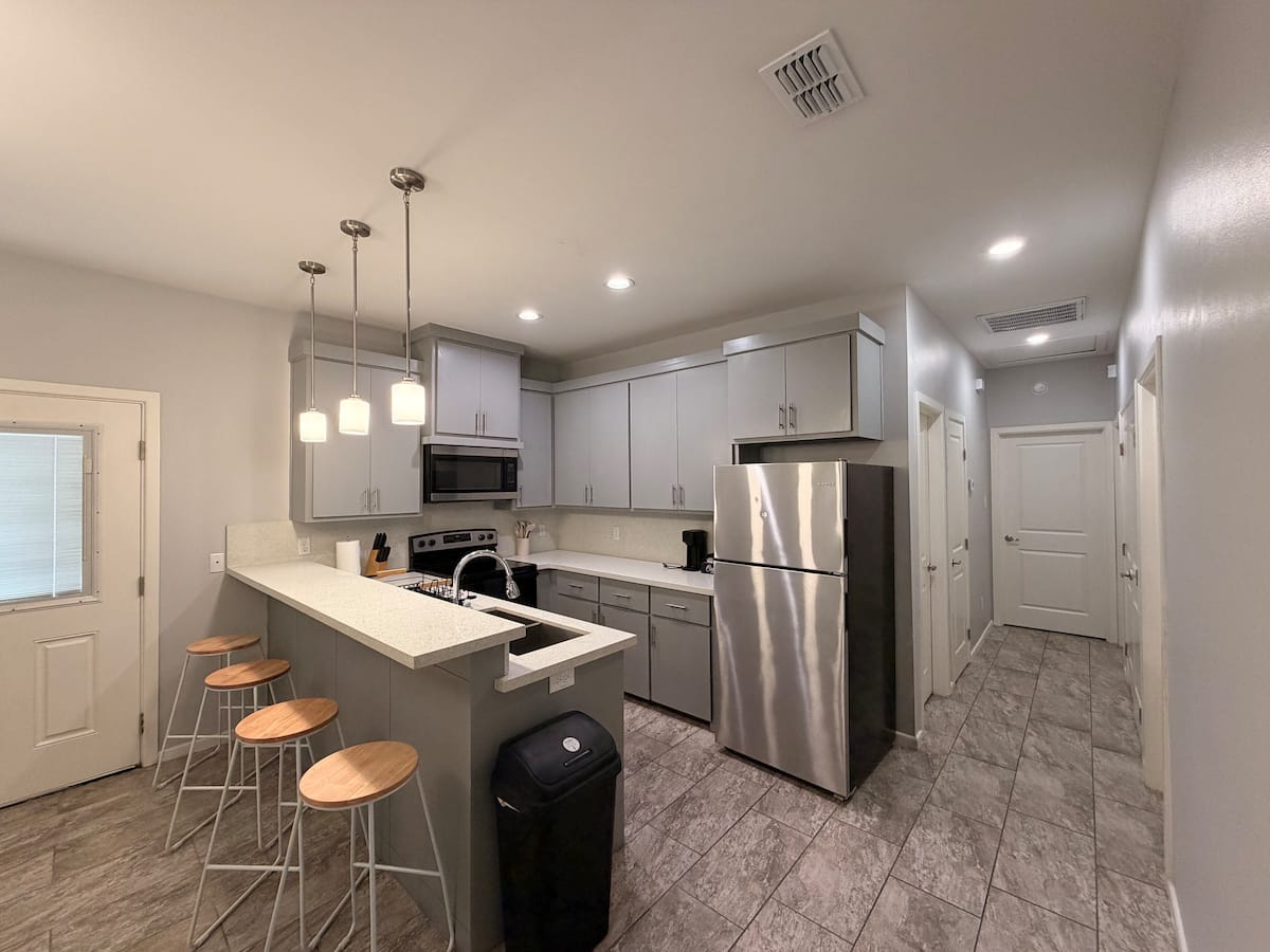 Full kitchen · Photo 2 of 13