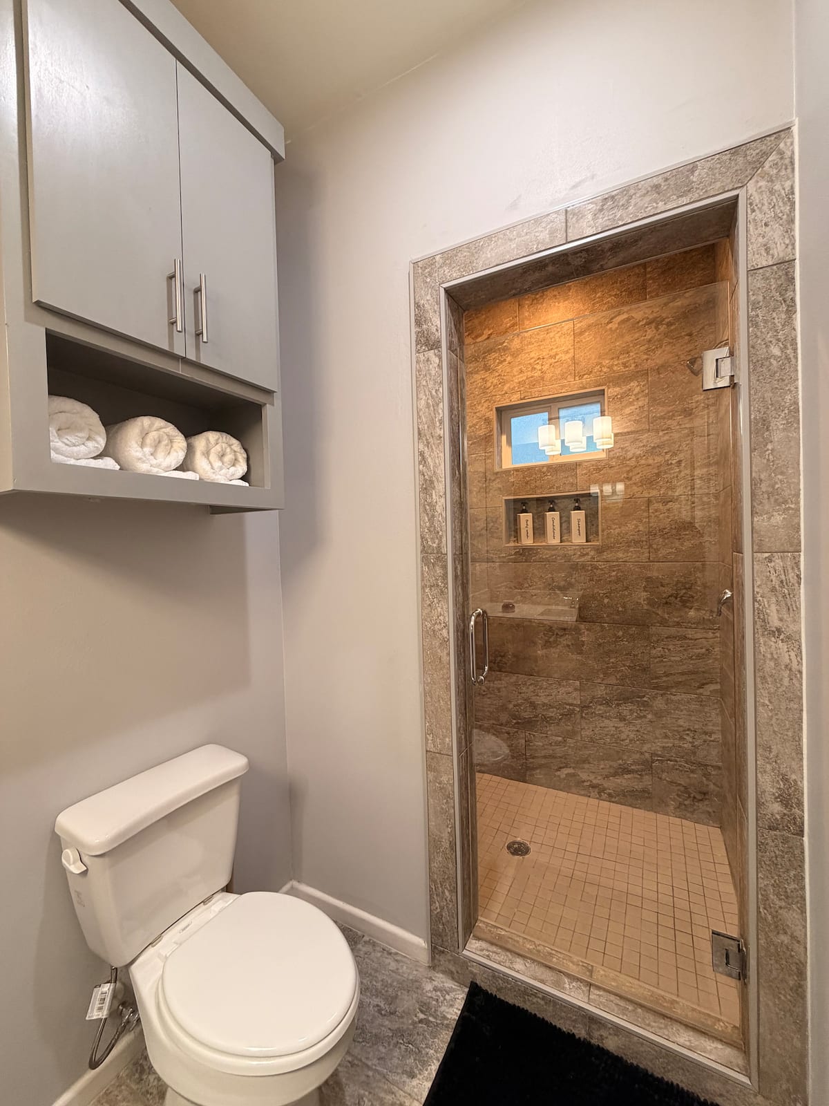 Full bathroom 2 · Photo 10 of 13